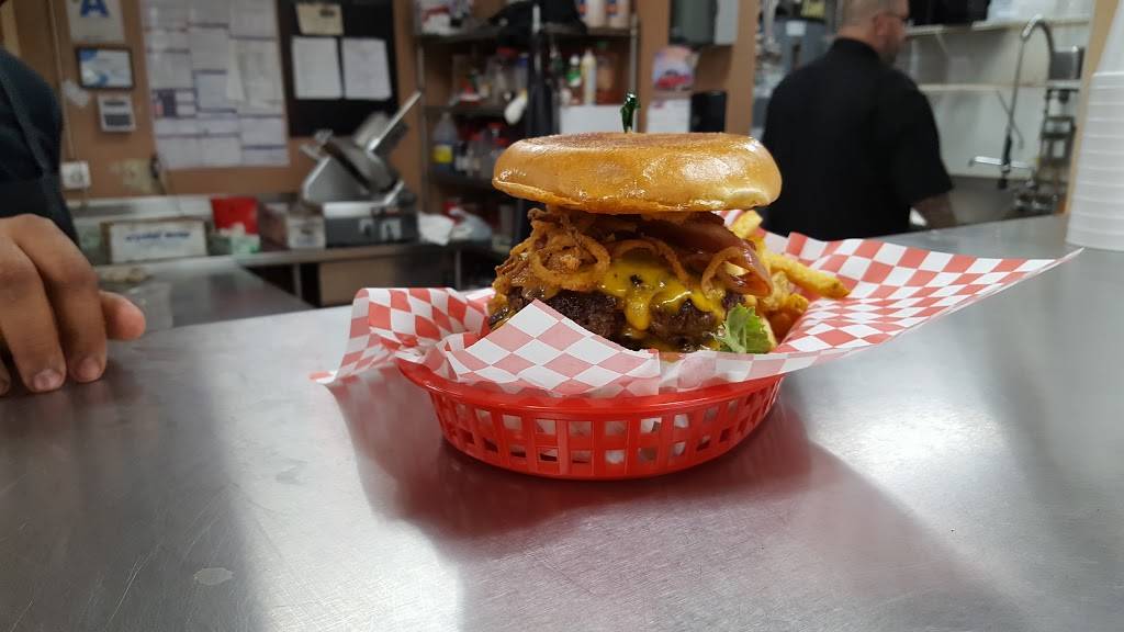 Pete’s BBQ & Burgers | restaurant | 977 Main St, Ramona, CA 92065, USA | 7607890584 OR +1 760-789-0584