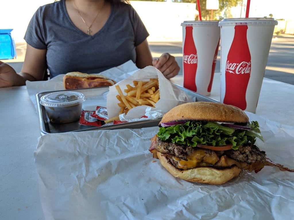 Lauras Burgers and More | restaurant | 60 E Western Ave, Avondale, AZ 85323, USA | 6239322016 OR +1 623-932-2016