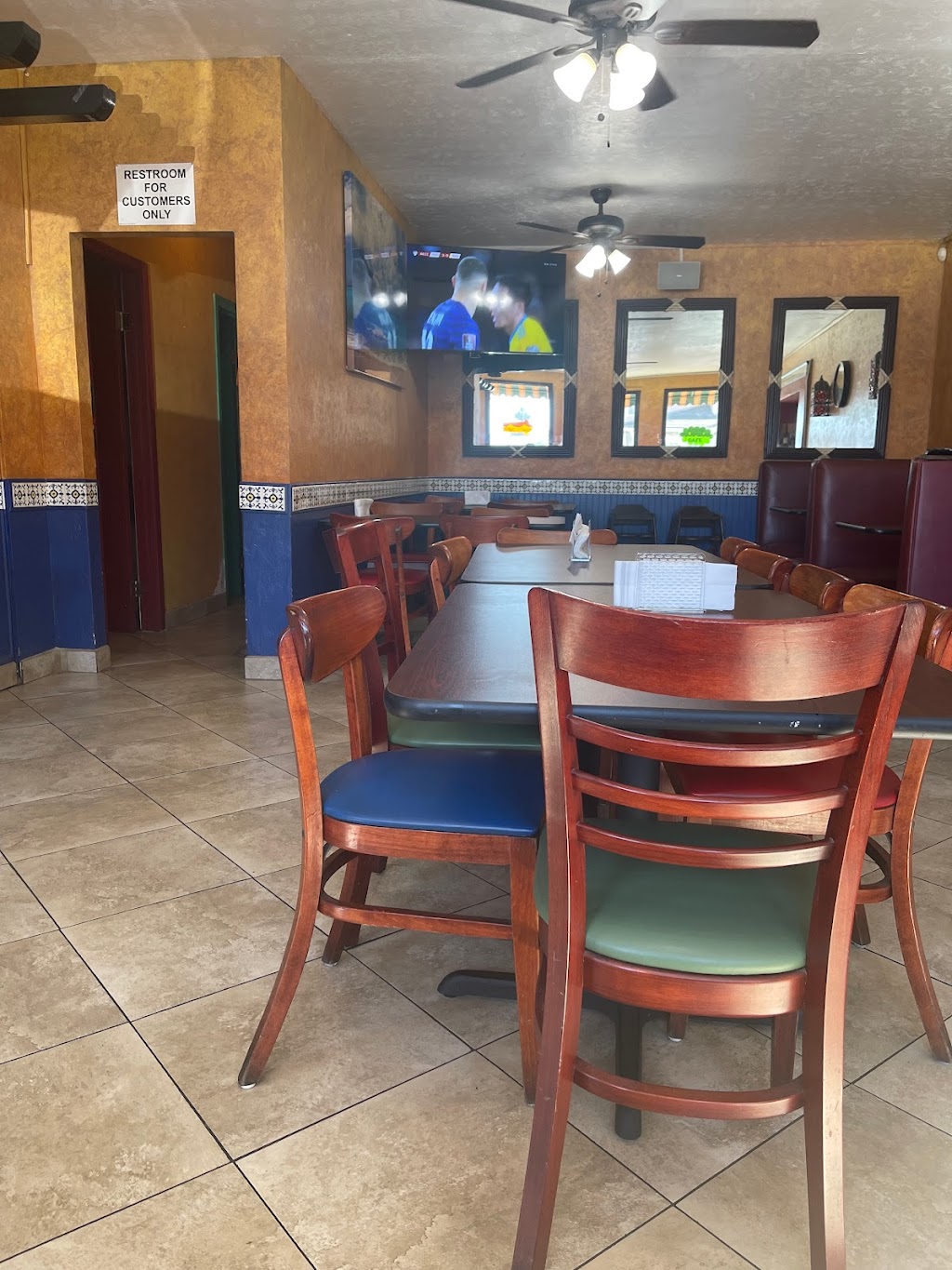 Los Cuates Mexican Restaurant | restaurant | 155 E 7th St, Oxnard, CA 93030, USA | 8053940061 OR +1 805-394-0061