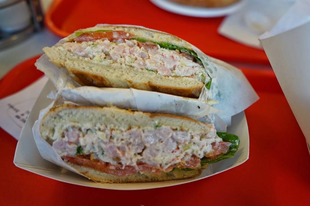 Chowders | restaurant | 2 Beach St, San Francisco, CA 94133, USA | 4153914737 OR +1 415-391-4737