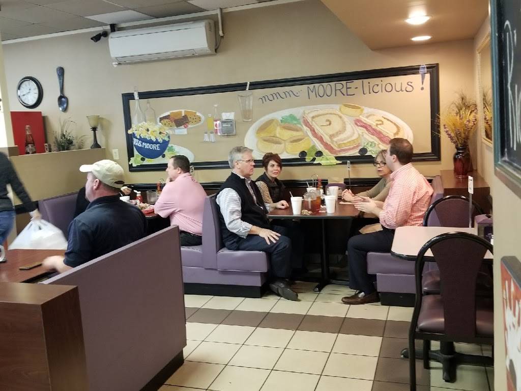 Bedder Bedder and Moore | restaurant | 3501 S Tryon St, Charlotte, NC 28217, USA | 7045270107 OR +1 704-527-0107