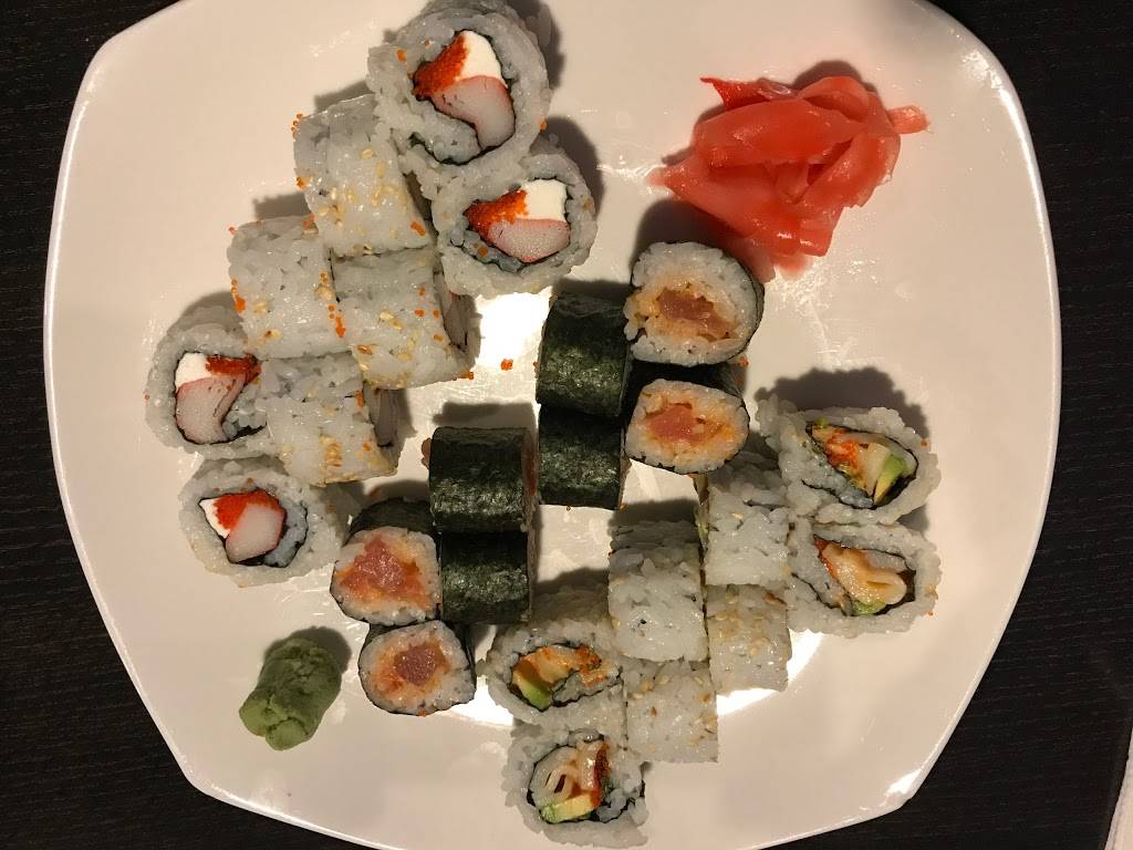 Fongs Sushi | restaurant | 15311 Amberly Dr, Tampa, FL 33647, USA | 8139773838 OR +1 813-977-3838