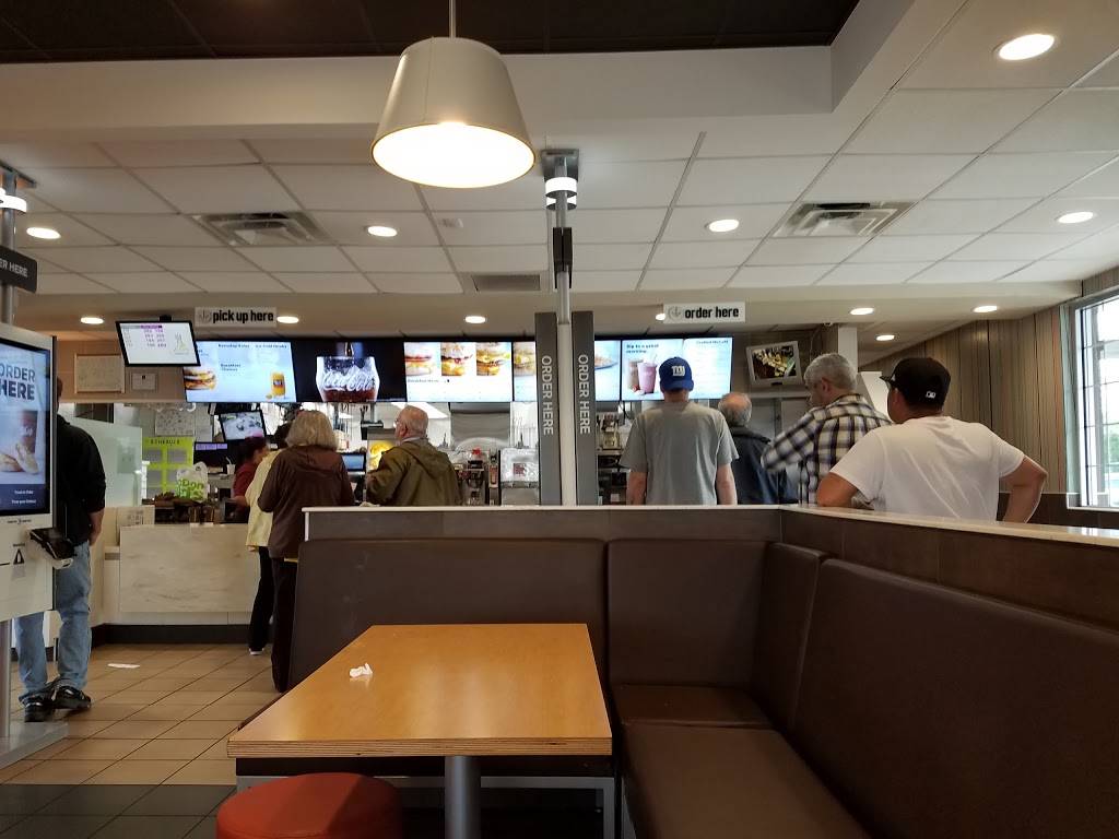 McDonalds | cafe | 655 Fulton St, Farmingdale, NY 11735, USA | 5167528070 OR +1 516-752-8070