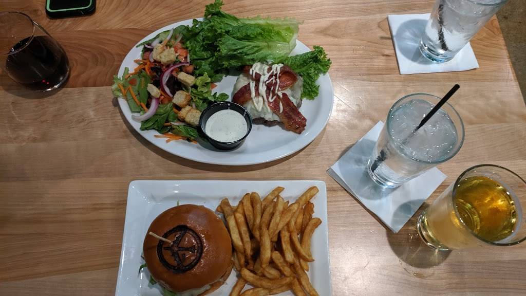 B-52 Burgers and Brew Lakeville | restaurant | 20751 Holyoke Ave, Lakeville, MN 55044, USA | 9522134150 OR +1 952-213-4150