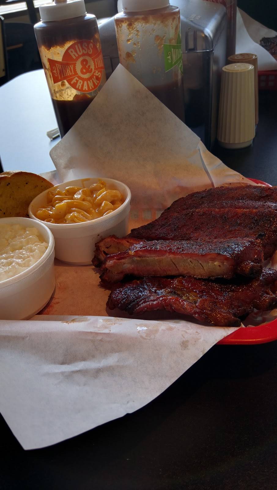 Smokey Ds BBQ | restaurant | 601 Locust St, Des Moines, IA 50309, USA | 5152453800 OR +1 515-245-3800