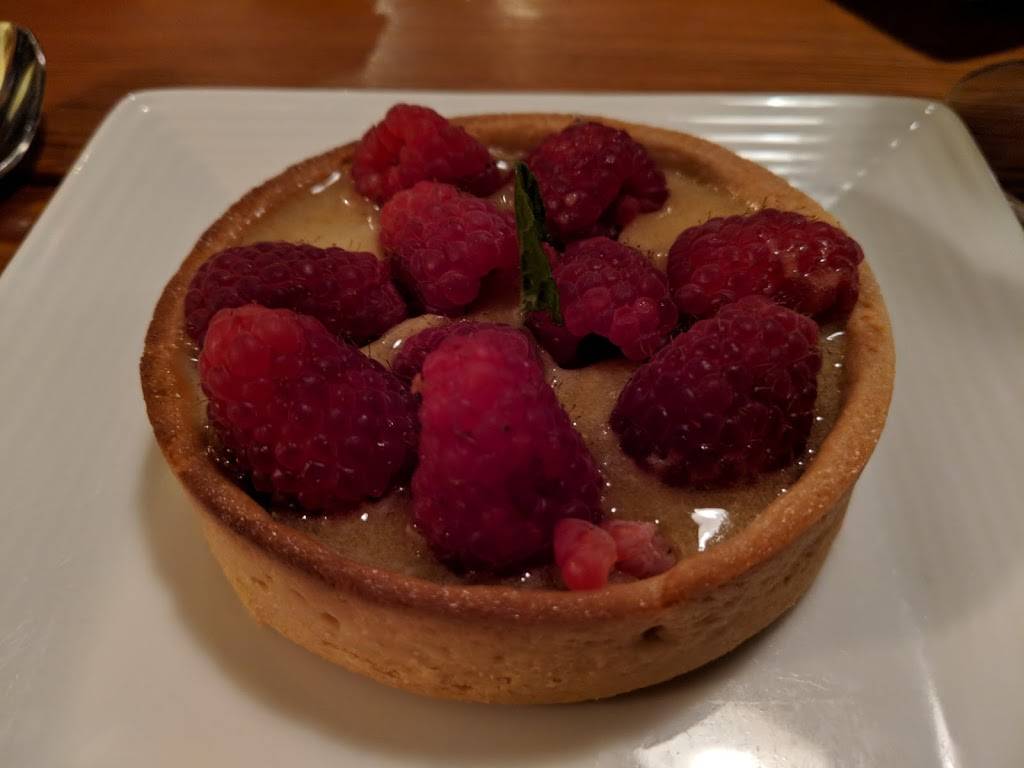 Grapes Wine Bar of Annapolis | restaurant | 1410 Forest Dr, Annapolis, MD 21403, USA | 4105715378 OR +1 410-571-5378