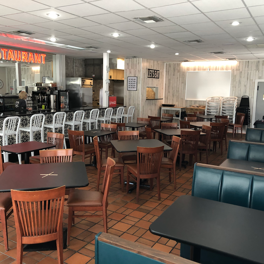 Roxies Place | restaurant | 15 N J St, Lake Worth, FL 33460, USA | 5615086979 OR +1 561-508-6979