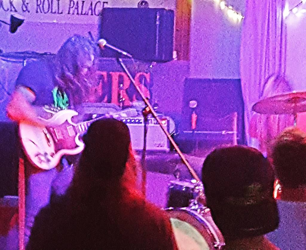 Quarters | restaurant | 900 E Center St, Milwaukee, WI 53212, USA | 4142634140 OR +1 414-263-4140