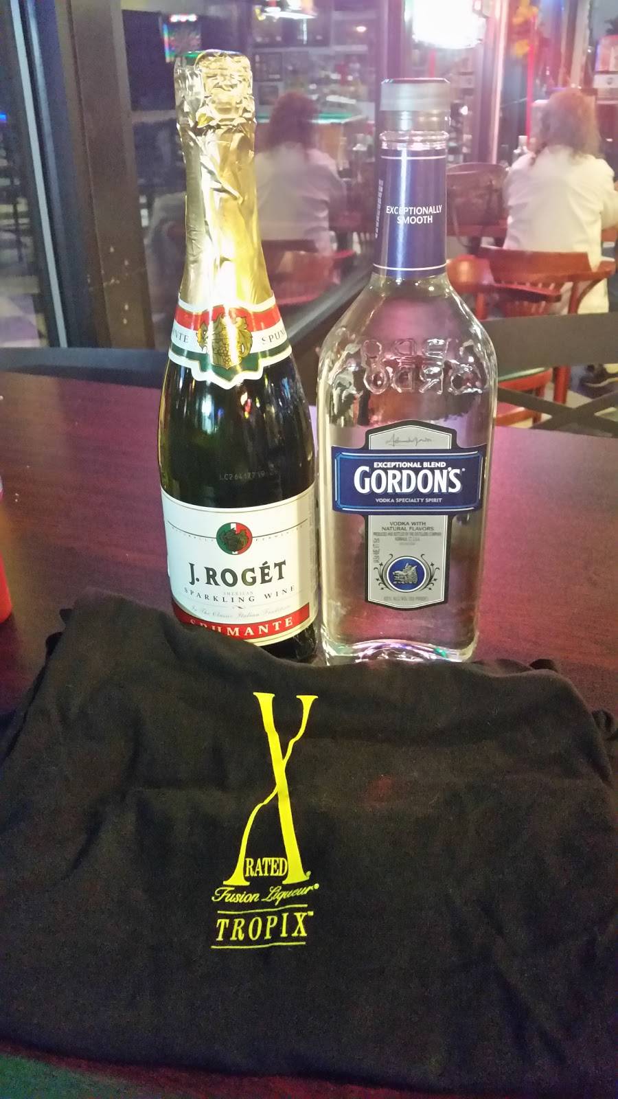 R and Ds House Divided | restaurant | 2148 University Ave, Green Bay, WI 54302, USA | 9204550722 OR +1 920-455-0722