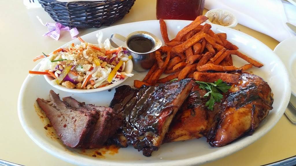 Lucilles Smokehouse Bar-B-Que | restaurant | 6628 Lonetree Blvd, Rocklin, CA 95765, USA | 9167807427 OR +1 916-780-7427