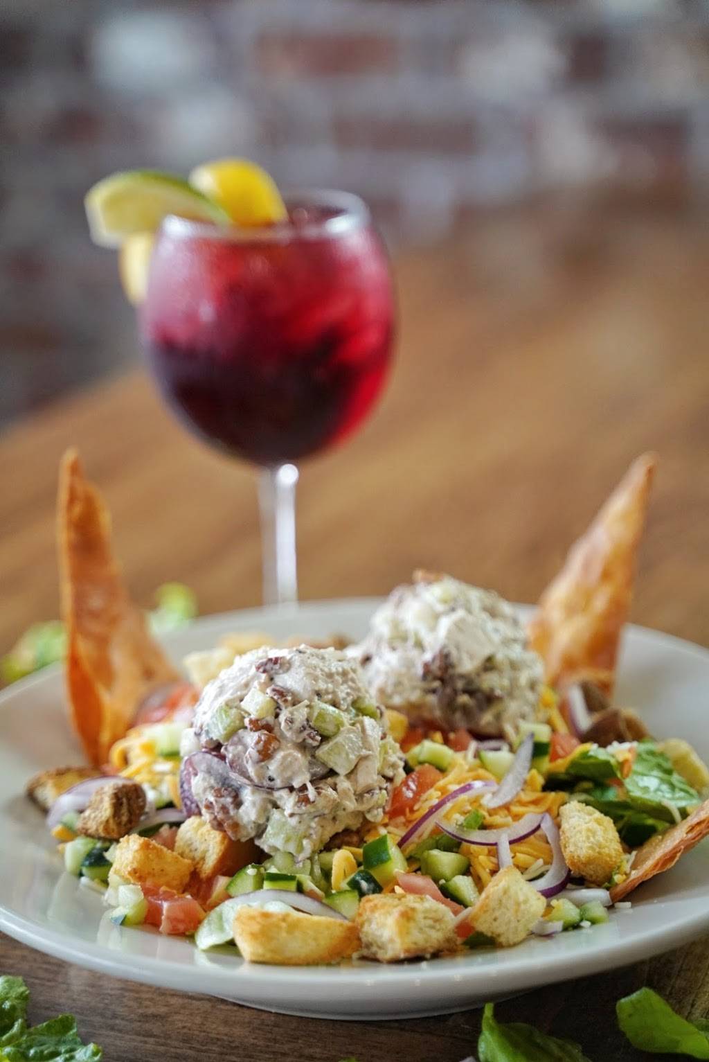 The Toasted Yolk Cafe | restaurant | 2129 W Davis St, Conroe, TX 77304, USA | 9368283944 OR +1 936-828-3944
