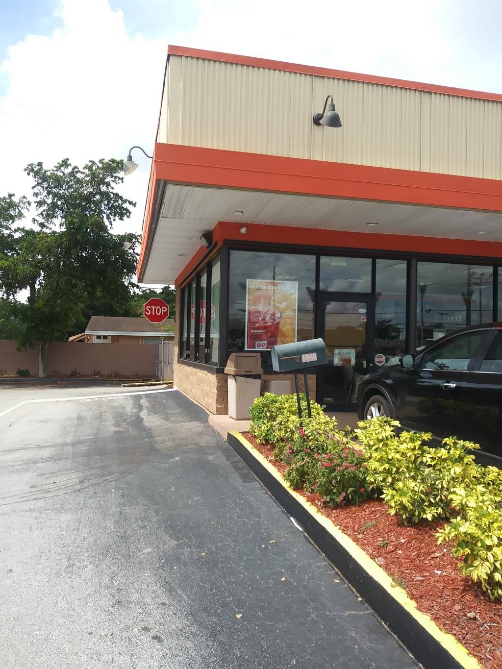Dunkin | bakery | 4800 W Atlantic Ave, Delray Beach, FL 33445, USA | 5614995116 OR +1 561-499-5116