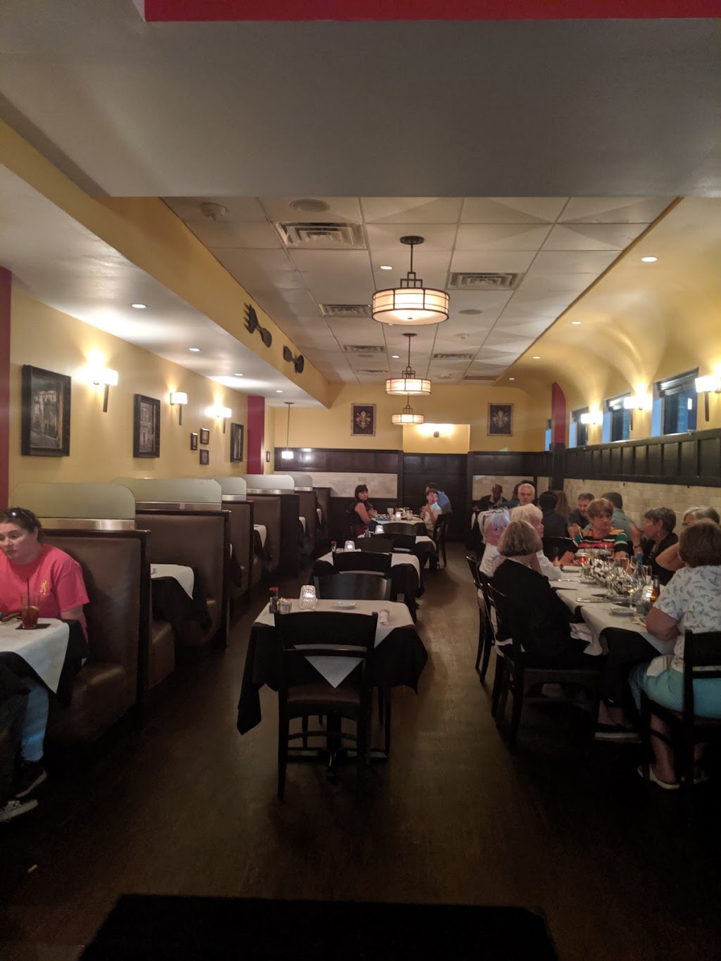 Southern Charm Bistreaux & Bar | restaurant | 2020 Belle Chasse Hwy, Gretna, LA 70056, USA | 5043027776 OR +1 504-302-7776