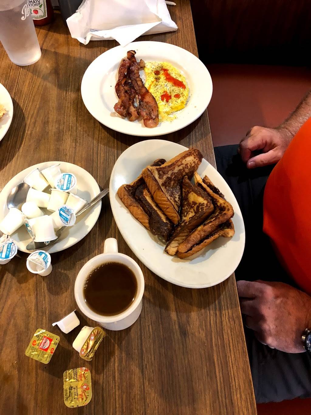 Vancostas Restaurant | restaurant | 14745 Warwick Blvd, Newport News, VA 23608, USA | 7578741060 OR +1 757-874-1060