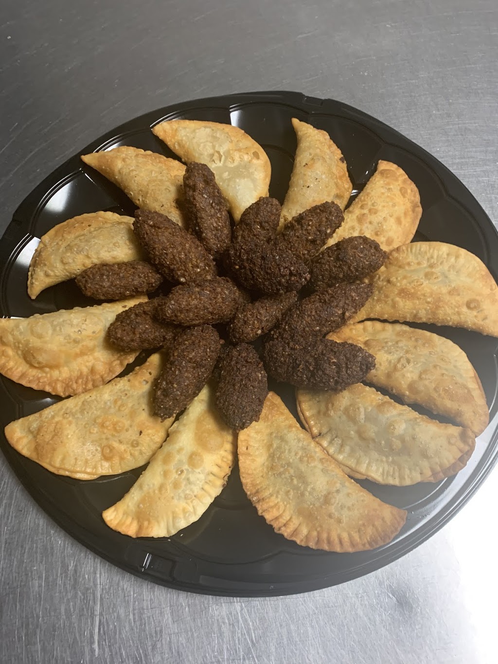 Madelyns bakery | restaurant | 904 W Waters Ave, Tampa, FL 33604, USA | 8132802026 OR +1 813-280-2026