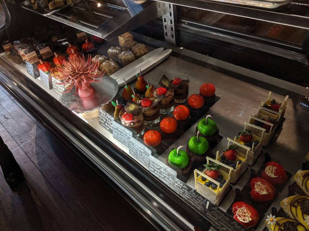 Midpoint Highlands | restaurant | 332 Main St, Highlands, NC 28741, USA | 8285262277 OR +1 828-526-2277