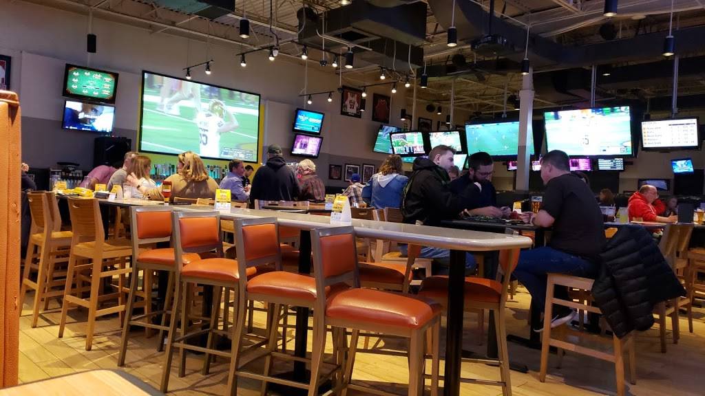 Buffalo Wild Wings | restaurant | 28241 Diehl Rd, Warrenville, IL 60555, USA | 6308362999 OR +1 630-836-2999