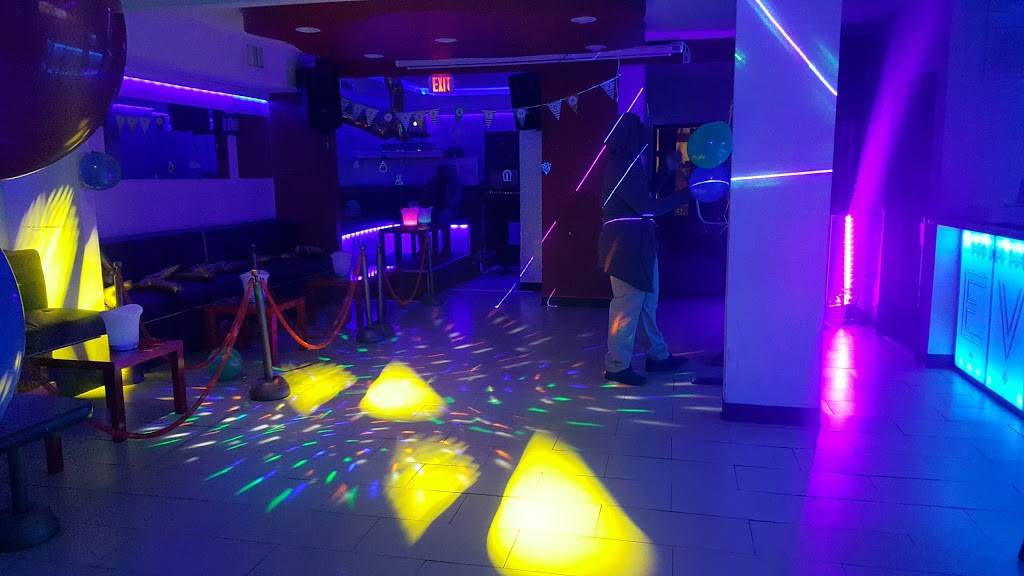 Evangadi sports bar | restaurant | 953 Bonifant St, Silver Spring, MD 20910, USA | 3015850555 OR +1 301-585-0555