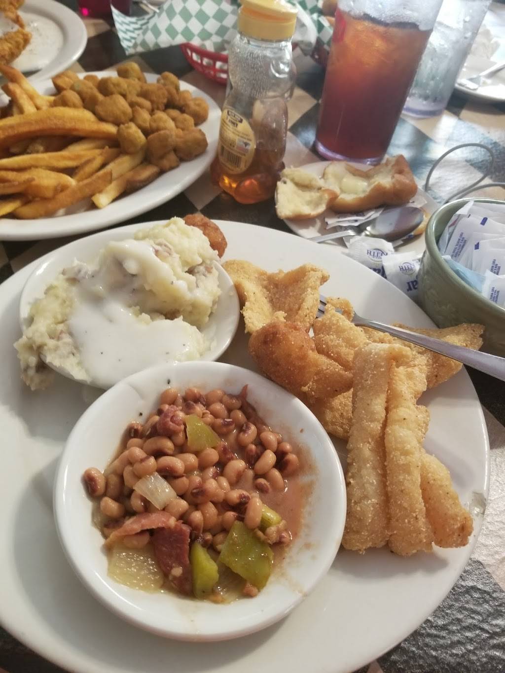 Catfish Plantation | restaurant | 814 Water St, Waxahachie, TX 75165, USA | 9729379468 OR +1 972-937-9468