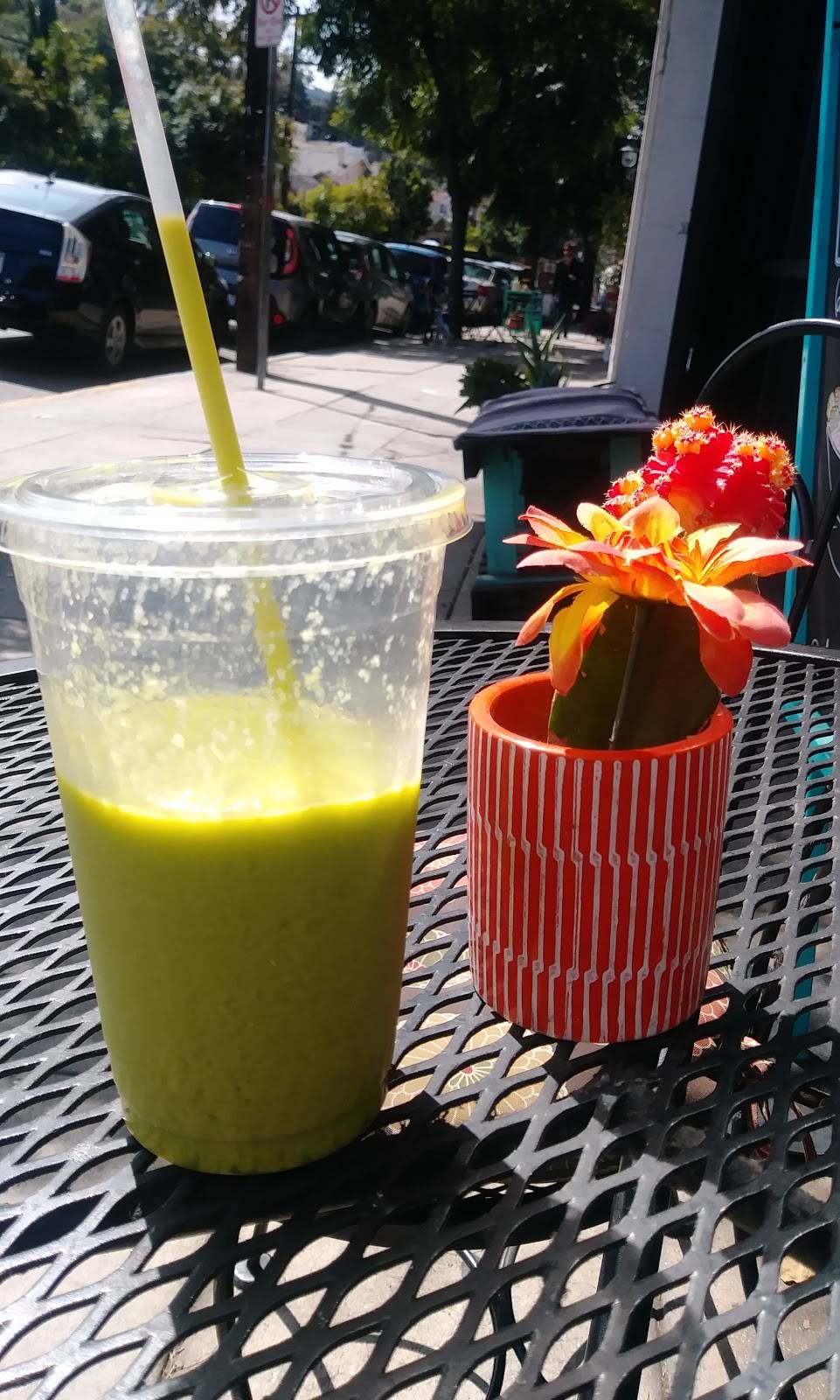 Glowing Juices / Vegan Market | restaurant | 1557 Echo Park Ave, Los Angeles, CA 90026, USA | 2135370680 OR +1 213-537-0680