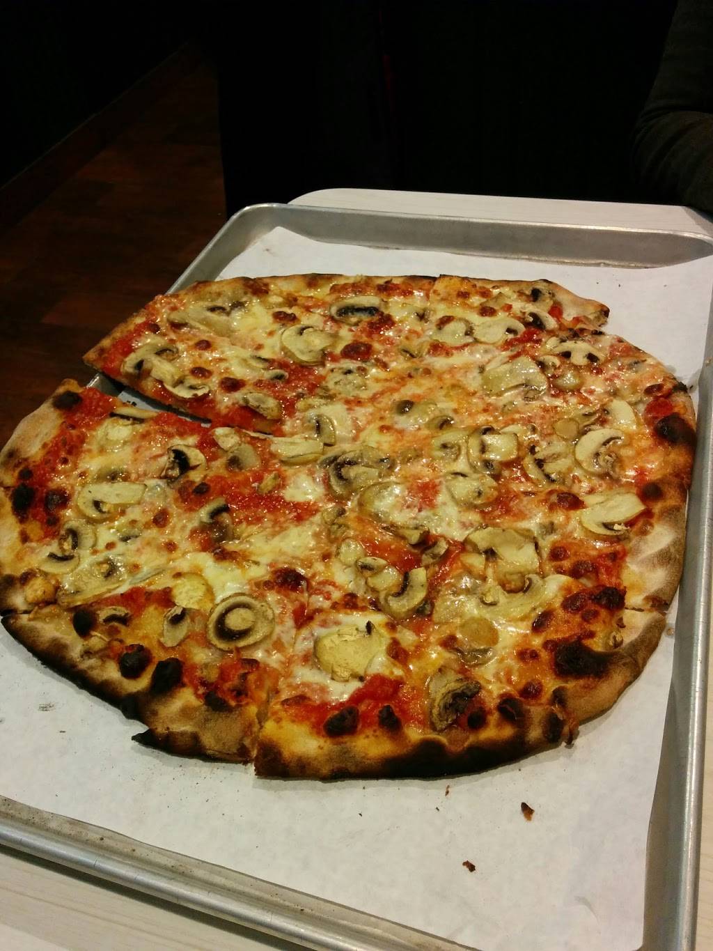 Frank Pepe Pizzeria Napoletana | restaurant | 199 Boylston St, Chestnut Hill, MA 02467, USA | 6179647373 OR +1 617-964-7373