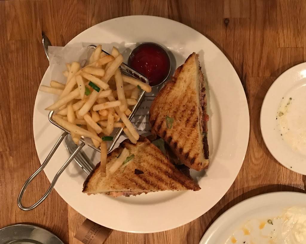 Corner Bistro | restaurant | 3604 Silverside Rd, Wilmington, DE 19810, USA | 3024771778 OR +1 302-477-1778