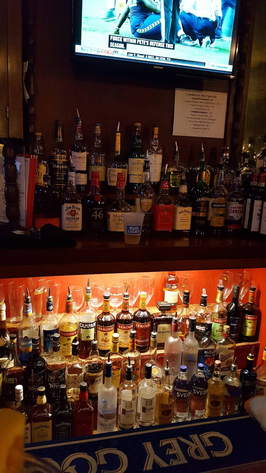 The Landmark | restaurant | 259 W Mt Pleasant Ave, Livingston, NJ 07039, USA | 9735339787 OR +1 973-533-9787