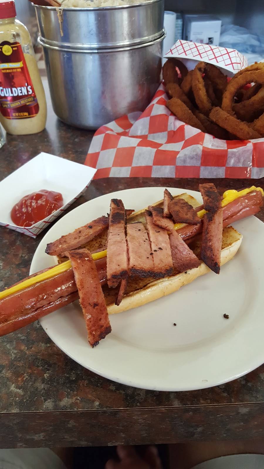 Maxs Bar & Grill | restaurant | 25 Matilda Terrace, Long Branch, NJ 07740, USA | 7325710248 OR +1 732-571-0248