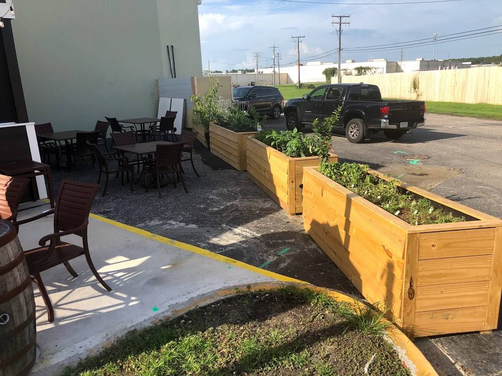 Neighborhood Tap House 2 | restaurant | 5101 Ashley Phosphate Rd # 101, North Charleston, SC 29418, USA | 8432259090 OR +1 843-225-9090