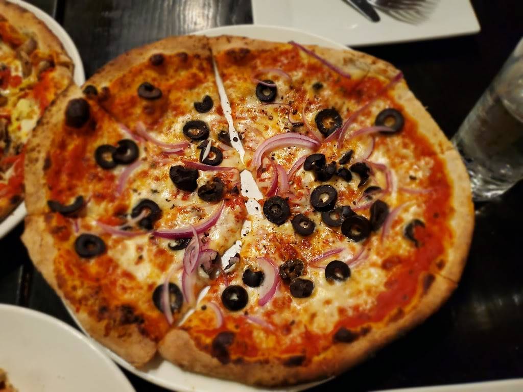 Vitos Pizzeria | night club | 1731 Wyandotte St E, Windsor, ON N8Y 1E1, Canada | 5199156145 OR +1 519-915-6145