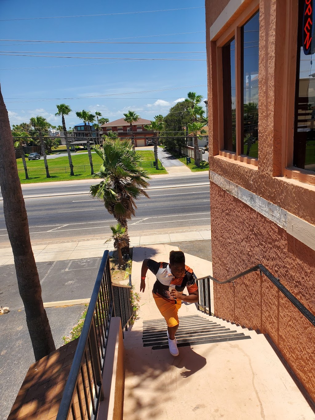 Rockin Cigar Bar & Grill @ 3rd Coast | restaurant | 5908 Padre Blvd, South Padre Island, TX 78597, USA | 9564335143 OR +1 956-433-5143