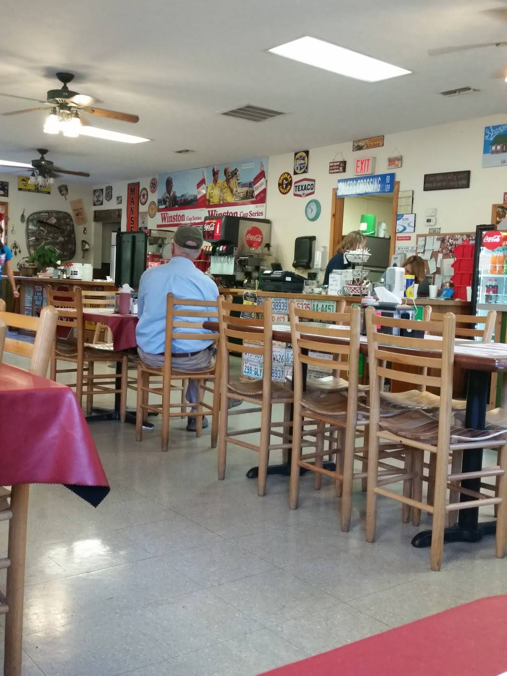 Sharpies Restaurant | restaurant | 11888 Highway 421 South, Trade, TN 37691, USA | 4234601404 OR +1 423-460-1404