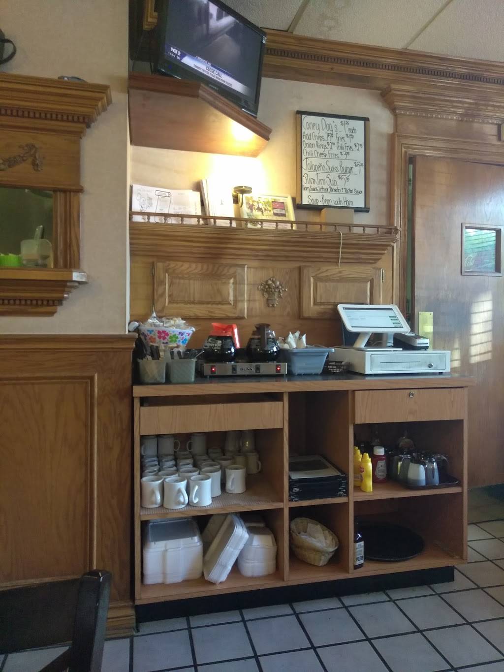 Louies Food & Spirit | restaurant | 600 Lakeville Rd, Lakeville, MI 48366, USA | 2486282440 OR +1 248-628-2440