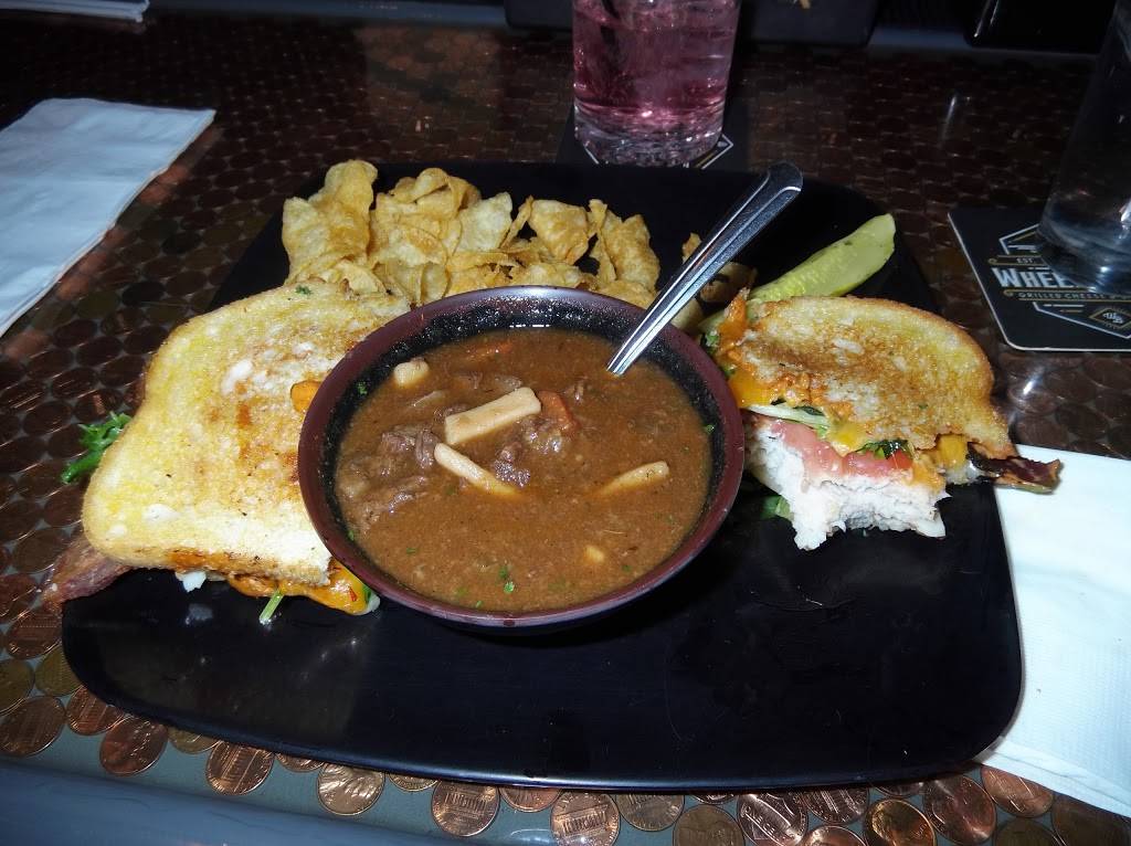 The Wheel Barrel | restaurant | 925 N Kansas Ave, Topeka, KS 66608, USA | 7852896767 OR +1 785-289-6767