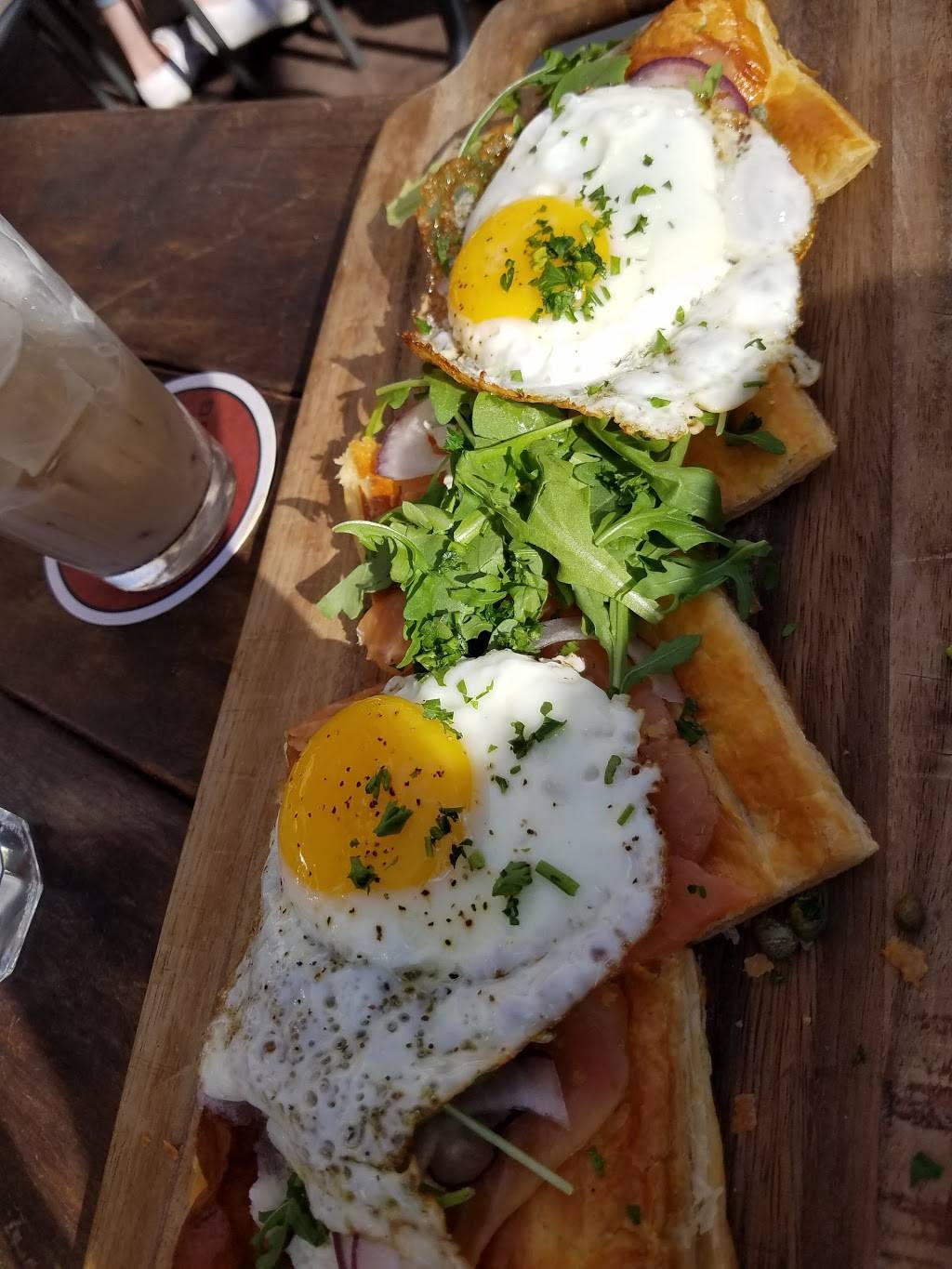 The Fat Dog | restaurant | 11050 W Magnolia Blvd, North Hollywood, CA 91601, USA | 8189853644 OR +1 818-985-3644