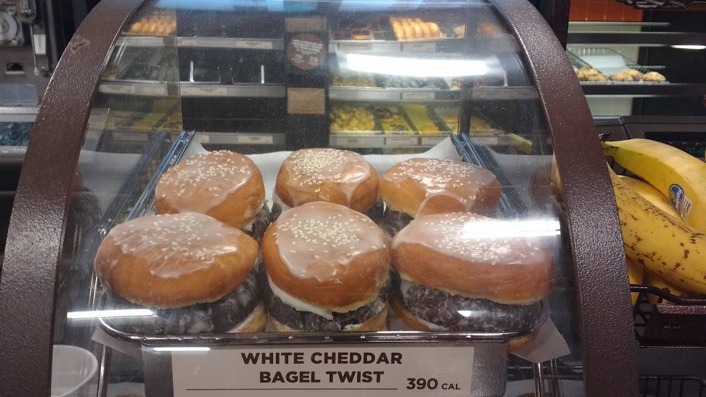 Dunkin | bakery | 1946 White Mountain Hwy, North Conway, NH 03860, USA | 6033565676 OR +1 603-356-5676