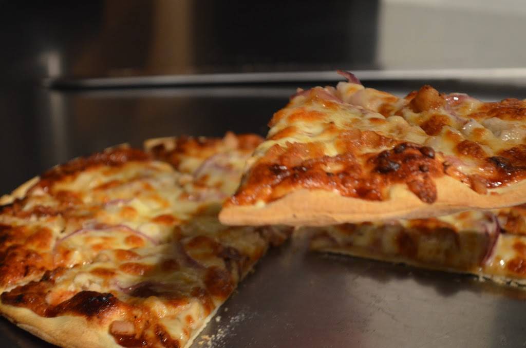 Amatos Pizza Lincoln Park | restaurant | 953 W Willow St, Chicago, IL 60614, USA | 3126401299 OR +1 312-640-1299