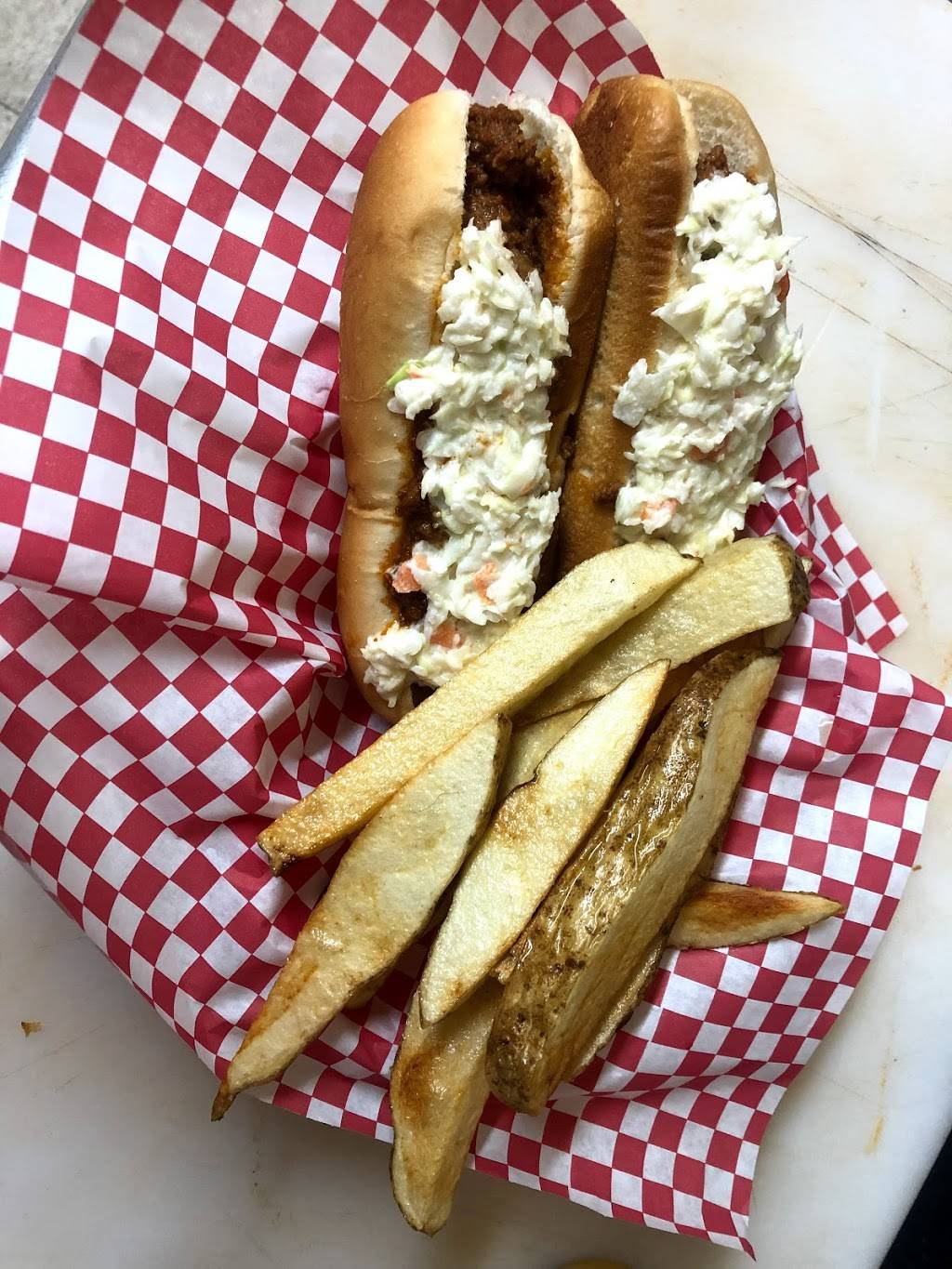 Gilbert Produce Market and Grill | restaurant | 2556 RT 52, Gilbert, WV 25621, USA | 3046645600 OR +1 304-664-5600