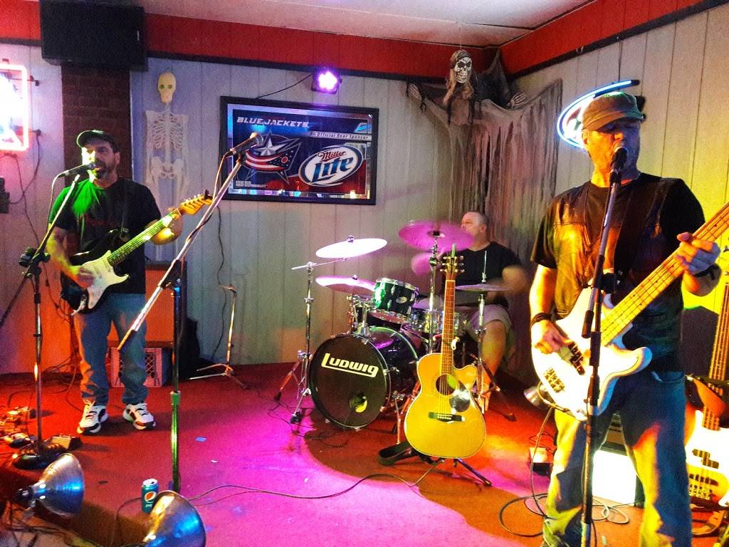 Shakers Public House | restaurant | 385 Georgesville Rd, Columbus, OH 43228, USA | 6143725847 OR +1 614-372-5847