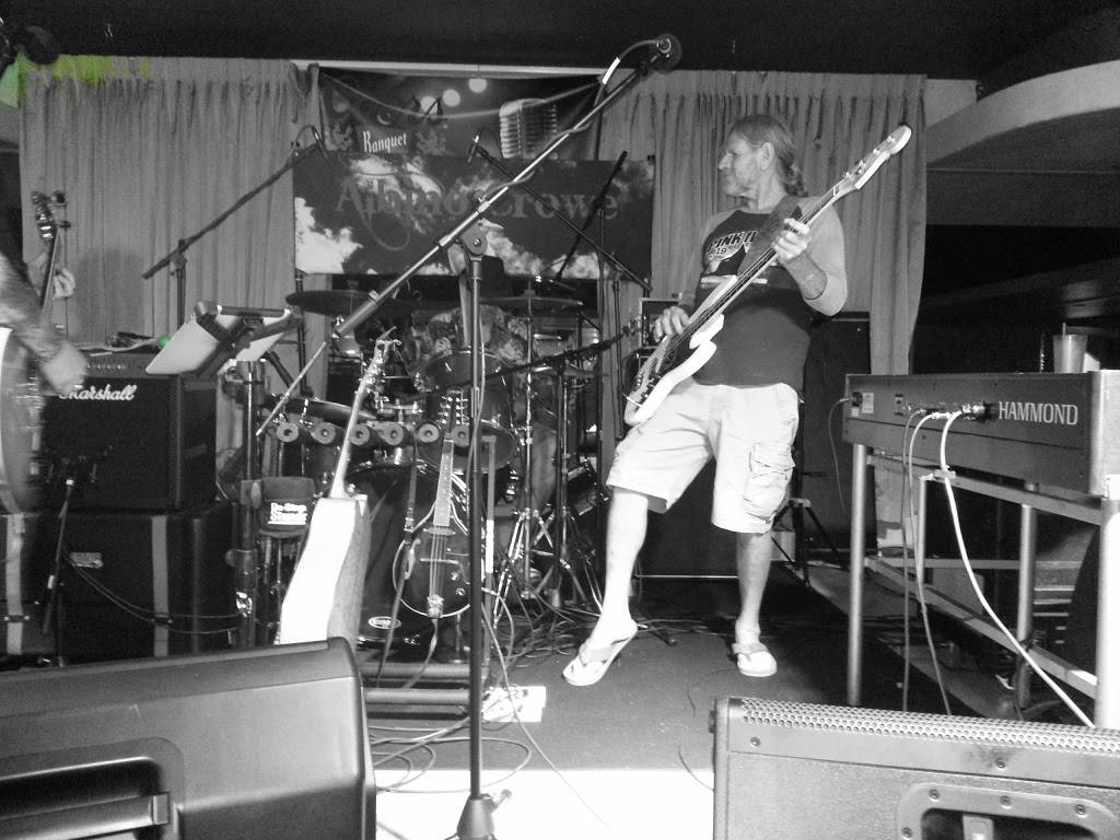 Capri Bar and Grill | restaurant | 18690 CA-88, Lockeford, CA 95237, USA | 2097275533 OR +1 209-727-5533