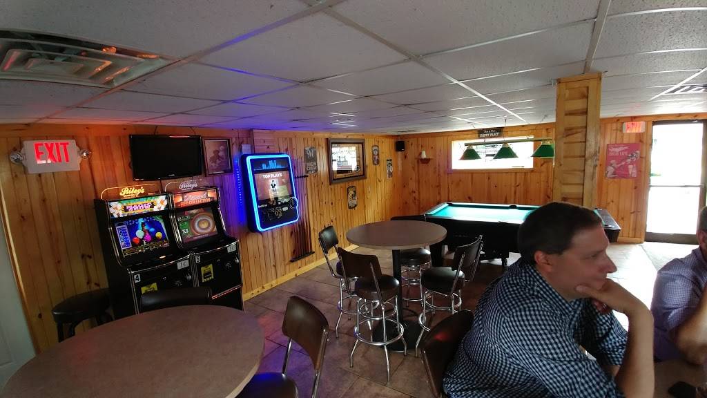 Rileys Bar & Grill | restaurant | 1314 W Wisconsin St, Portage, WI 53901, USA | 6087421004 OR +1 608-742-1004