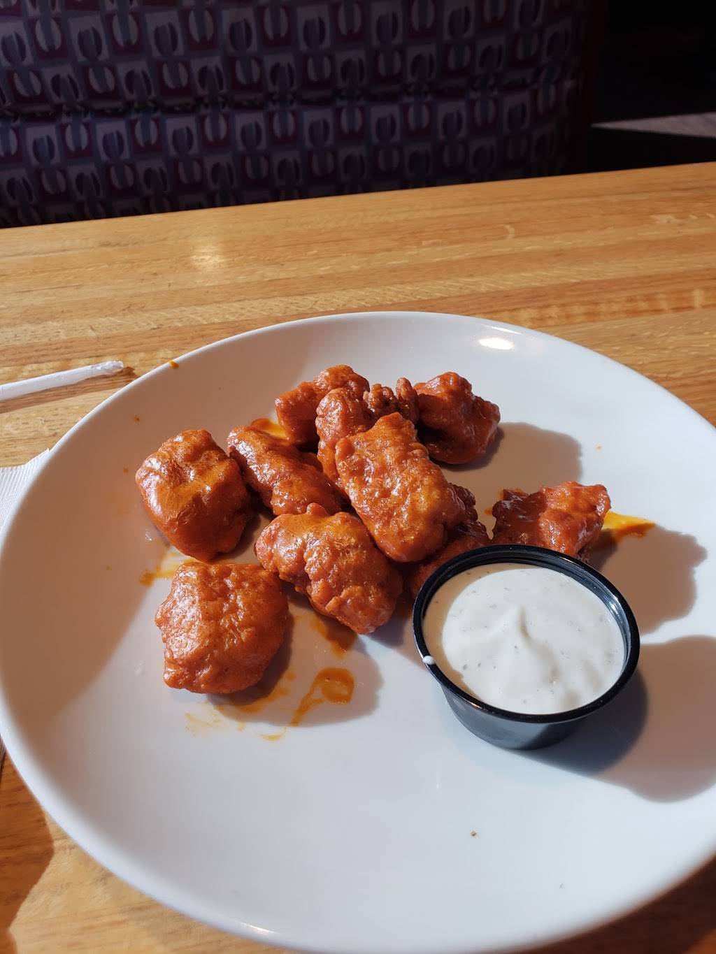 Applebees Grill + Bar | restaurant | 2430 N Glenstone Ave, Springfield, MO 65803, USA | 4178632200 OR +1 417-863-2200