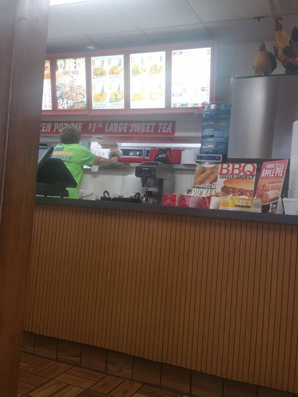 Lees Famous Recipe Chicken | restaurant | 501 E Broadway St, Campbellsville, KY 42718, USA | 2704653542 OR +1 270-465-3542