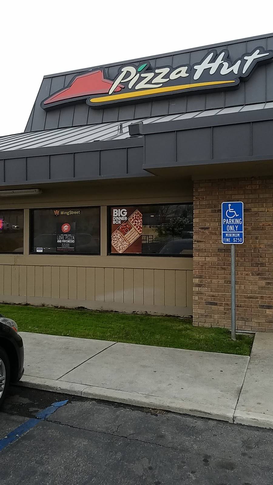 Pizza Hut | meal takeaway | 3701 Auburn St, Bakersfield, CA 93306, USA | 6618713400 OR +1 661-871-3400
