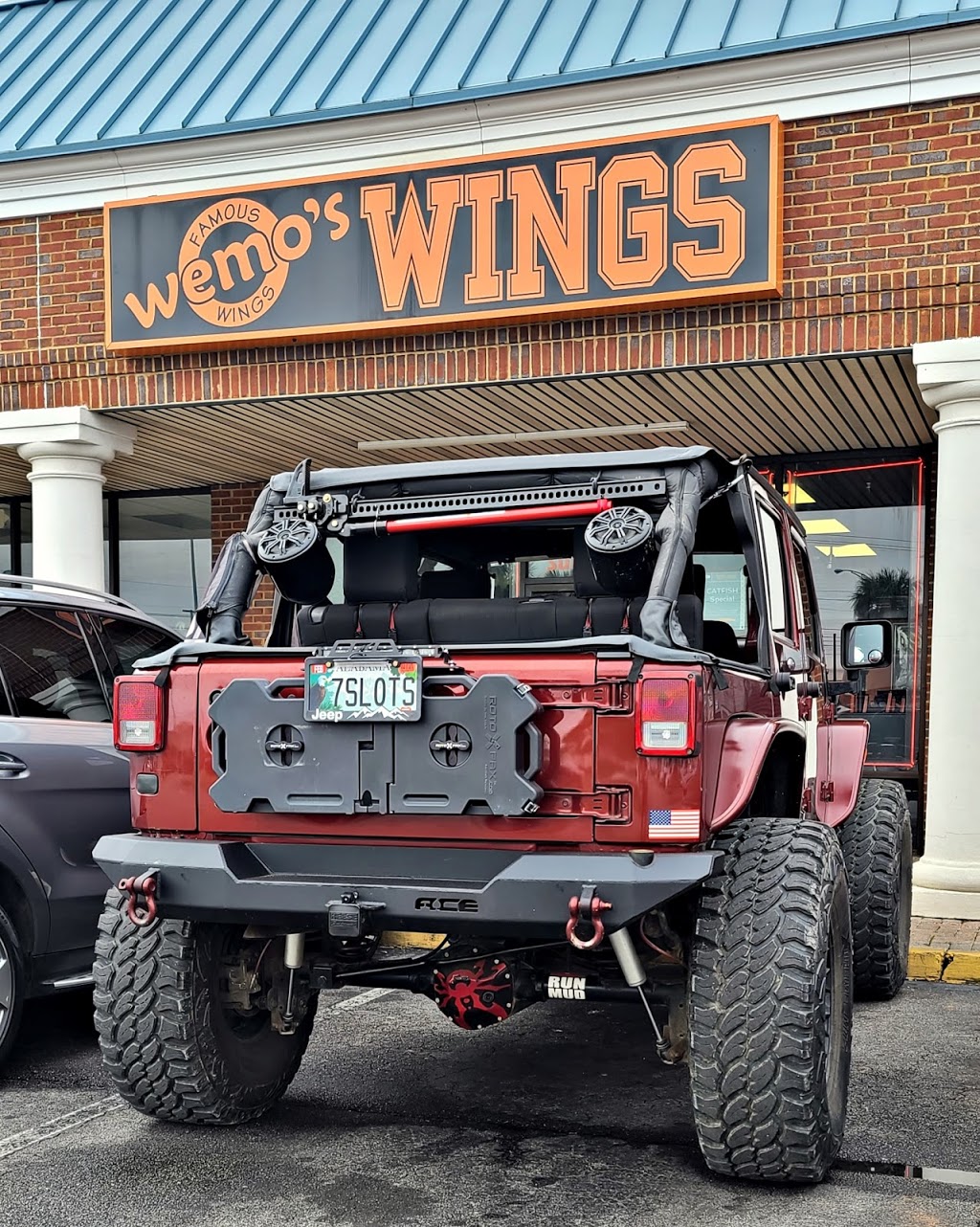 Wemos Famous Wings | restaurant | 312 Schillinger Rd S, Mobile, AL 36608, USA | 2516335877 OR +1 251-633-5877