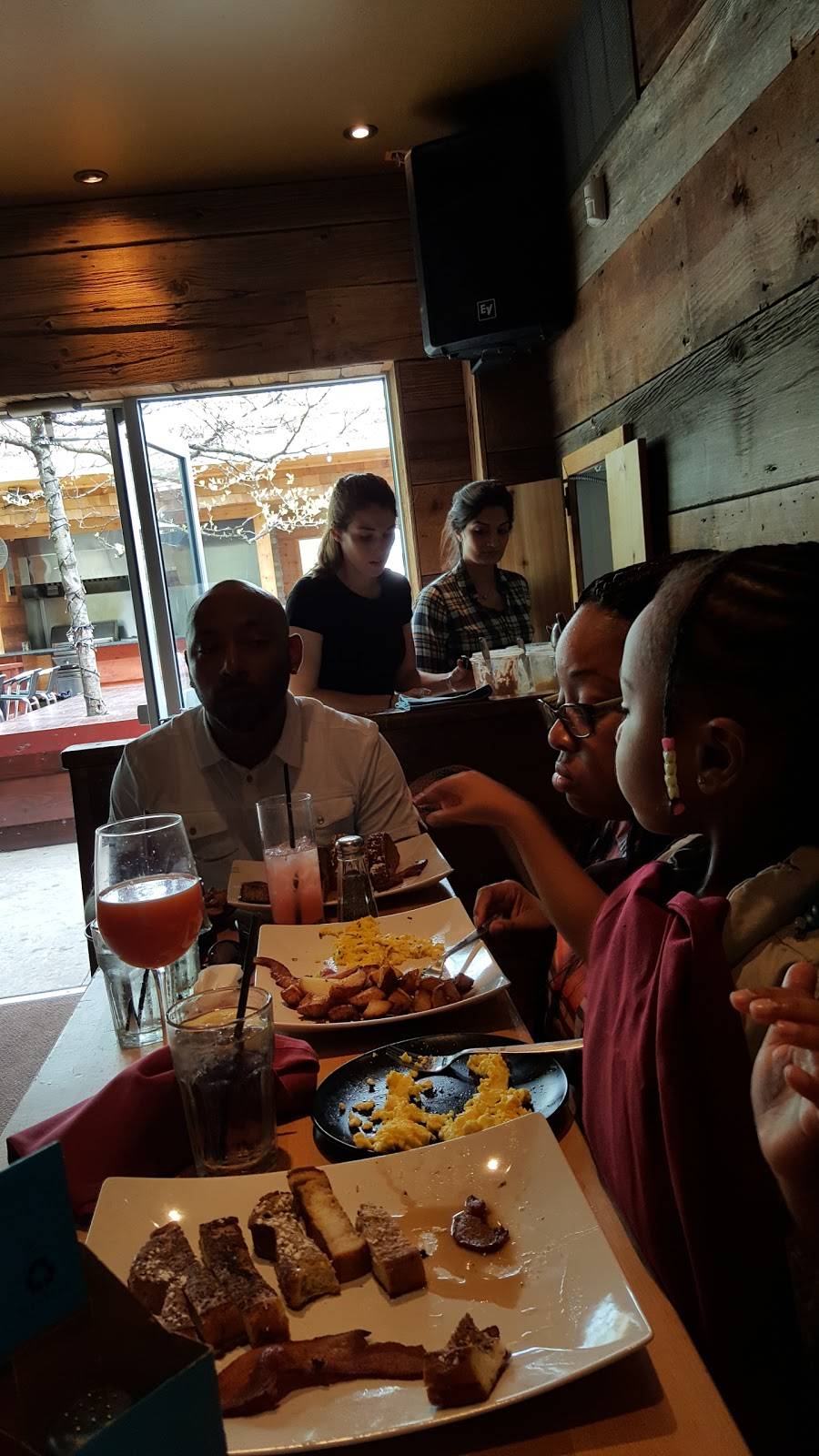 Bosco Lounge | night club | 22930 Woodward Ave, Ferndale, MI 48220, USA | 2485418818 OR +1 248-541-8818