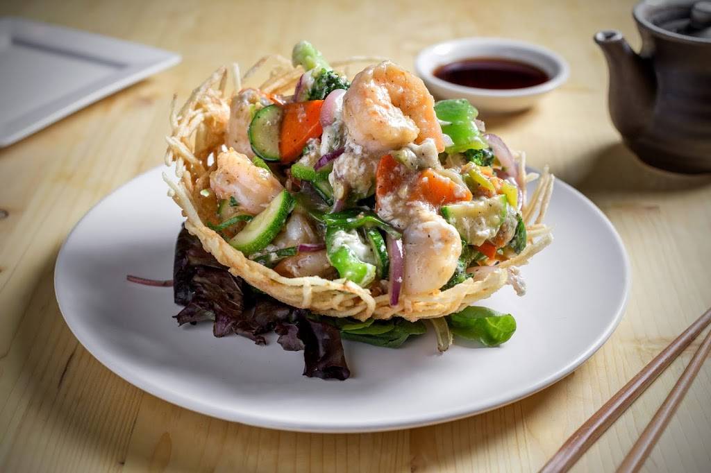 Yellowtail Sushi Bar & Asian Kitchen | restaurant | 3136 N Broadway, Chicago, IL 60657, USA | 7735281902 OR +1 773-528-1902