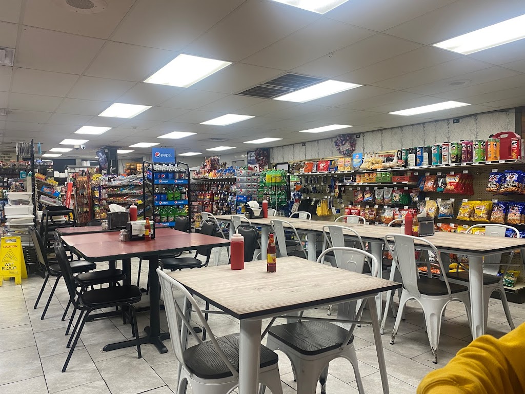 Hatmans Hangout | restaurant | 5387 US-62, Green Forest, AR 72638, USA | 8704386898 OR +1 870-438-6898