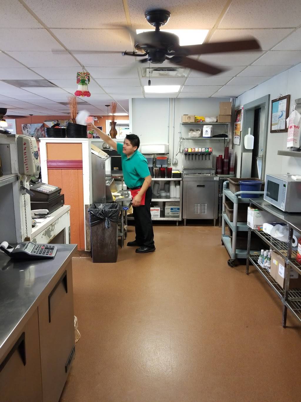 El Jaripeo | restaurant | 38 W Main St, New Palestine, IN 46163, USA | 3178619830 OR +1 317-861-9830