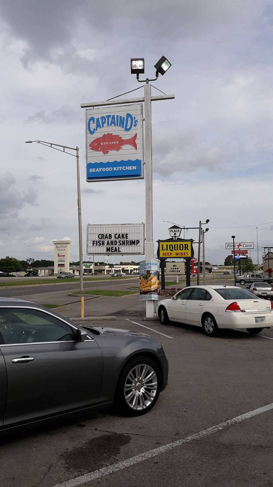 Captain Ds | restaurant | 2939 Fort Campbell Blvd, Hopkinsville, KY 42240, USA | 2708854555 OR +1 270-885-4555